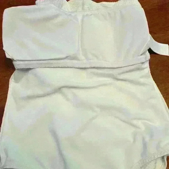 VERO MODA SWIMSUIT LADIES SIZE SMALL OFF WHITE SUMMER POOL BEACH RUFFLE SHOULDER - Picture 6 of 8